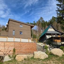 Hillside Cabin, hotel in Pomezí