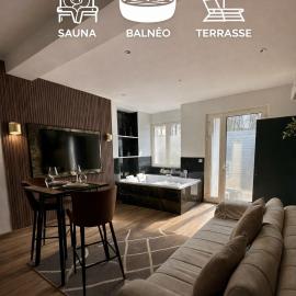 Prestige Suite with Private Hot Tub Sauna Balneotherapy, hótel í Soissons