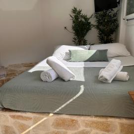 Olive tree studio ,Corfu Town, hotel in Agios Rokkos