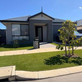 Large Home Accessible Spacious and Ready to Enjoy, hotel in Wellard