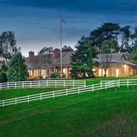 Oak Hill House - Chirnside Park, hotel in Wonga Park