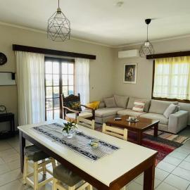 Olive Land Spacious Apartment, hotel Nikópolis városában