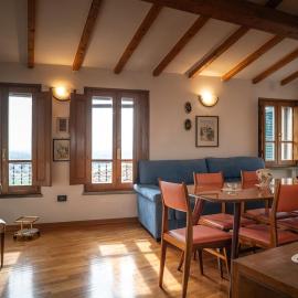 Appartamento Toscano in centro con vista ,A-C e Wi-fi, hotel in Castiglion Fiorentino