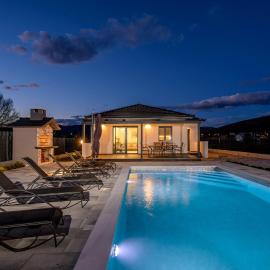 Decimum - Private Luxury Villa with Heated Pool & Spa near Split