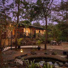 SaffronStays Terra Soul - 3BR eco-luxury pet-friendly pool villa with gazebos, bar & fish pond near Imagica & Pali Temple, hotel en Jambhulpāda