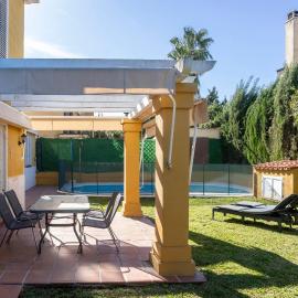 Home2Book Spacious Family Villa with Pool, Sevilla, viešbutis mieste Palomares del Río