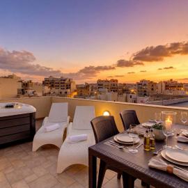 Don Rua 3BD Apartments & Penthouse with Heated Jacuzzi, hotell i Sliema