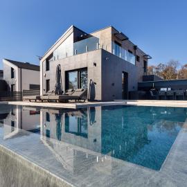 Villa Porta Verde IV - Infinity pool BBQ Luxury, ξενοδοχείο σε Balatonalmádi