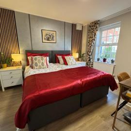 Chrysanthemum Drive stays, hotel in Shinfield