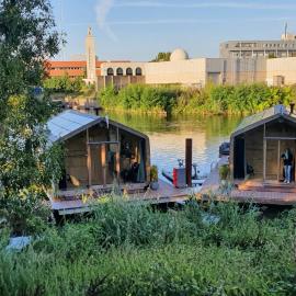 Wikkelboats at Tramkade Den Bosch, hotel in Orthen