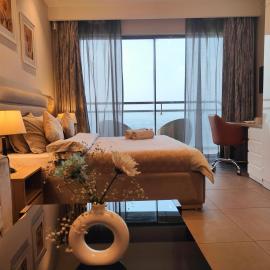 Yamuna View Studio Apartments with Pvt Kitchenette, near Indraprastha Apollo and Max Hospital Noida