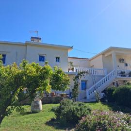 Garden Rooms, hotel in Pírgos Psilonérou