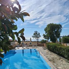 Zakros Beach hotel, hotel in Tolo