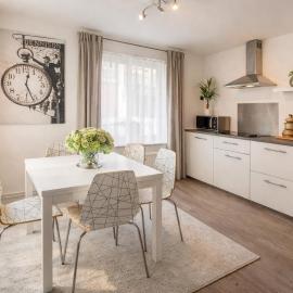 Le Studio by La Reine City Center، فندق في سبا