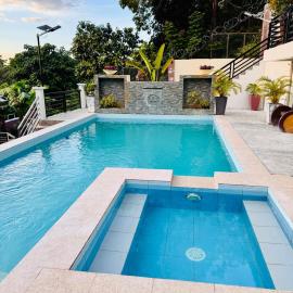 Charls place private Resort، فندق في Manamoc