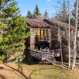 Mountain View Condo - Hot Tub Fireplace, hotel v destinácii Avon