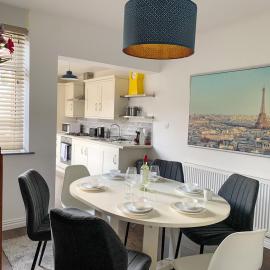 Kensington House Free Parking Sleeps 6