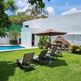 Alberca climatizada sin costo, súper cómoda 1 piso, hotel en Temixco