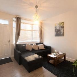 Perfect for Work Trips & Families, Spacious 2BR, WiFi, Free Parking, Sleeps 5、Spon Endのホテル