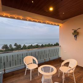 Da Look Sea Beachfront -3 Bedroom Beaview Rushikonda, מלון בRushikonda