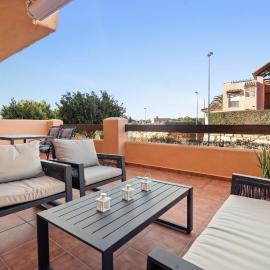 Spacious apartment with terrace near the beach, hotel in Casares