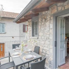 Piccola Abbazia by RentAllComo, hotell i Lenno