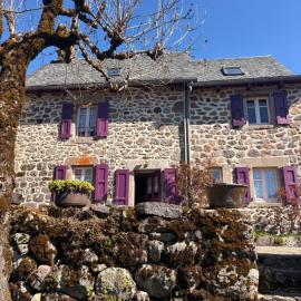 Nouveau - Maison Nierveze proche Lioran – hotel w mieście Thiézac