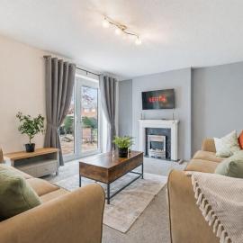 Leominster 3-Bed House, Parking, Garden, Contractor Friendly
