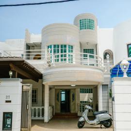 The Three Storey Gateway By Island Hospitality, hotel in Batu Ferringhi