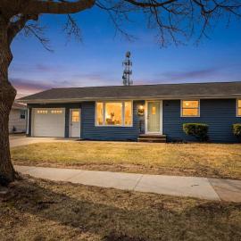 1 Block To Lambeau 3 BR Sleeps 6 Pet-Friendly