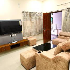 New Modern Studio 2BHK Full Furnished in Kondapur، فندق في Kondapur