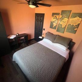 Luxury Room - Queen Bed, Pool & Fast Wi-Fi!, hotel u gradu 'Gilbert'