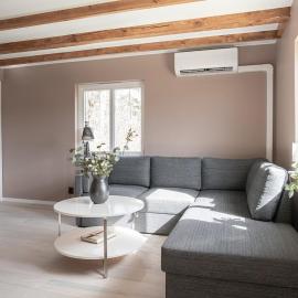 Newly renovated house by the lake, hotel in Hjärnarp