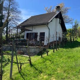 Vikendica na Kučarju ob Kolpi