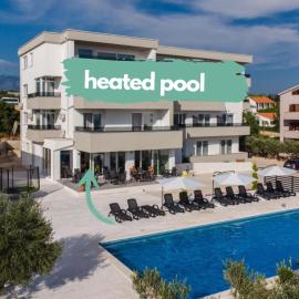 Boutique Hotel IVY'Z, khách sạn ở Novalja