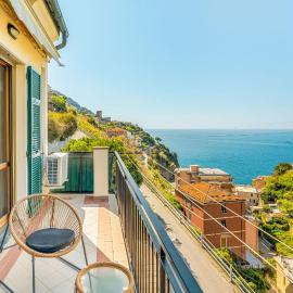 Sulla via dell'amore- Riomaggiore -private parking