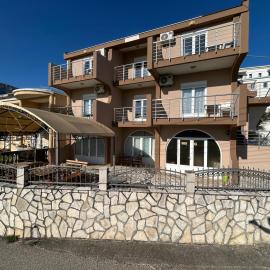 Villa Cherry، فندق في بار