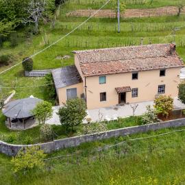 Balocco Countryside Home 1908 - Barga, hotel a Sommocolonia