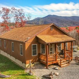 Old Wagon Ridge Cozy Mountain Escape with Hot Tub & Views, hotel din Luray