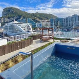 Luxury Resort Stay in Marina Club, Ocean Village, Gibraltar with Seafront Rock Views & Pools, hotel a Gibraltar
