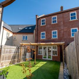4 Bed Town House 10 min walk to Bicester Village - Pass the Keys