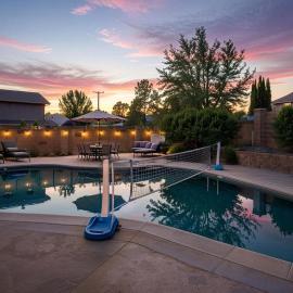 4BR Home for Groups Private Pool and Games, Hotel in Simi Valley