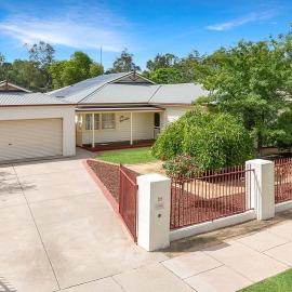 26 Dickson St - character home in the heart of Echuca, ξενοδοχείο στην Echuca