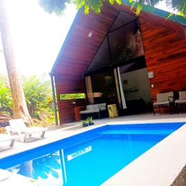 Cabaña Kono Rainbow Finca paraíso, hotel v destinaci Jiménez