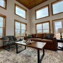 Mountain Modern - Hot Tub - Near Natural Bridge, hotel a Rogers