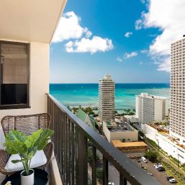Breezy condo with pool & beach access, hotel en Honolulu
