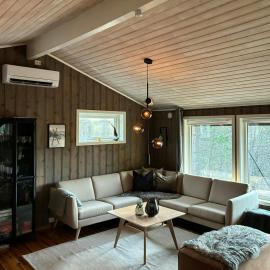 Renoverte Hytter Med Høye Tak Og Naturlig Utsikt, khách sạn ở Kjetså