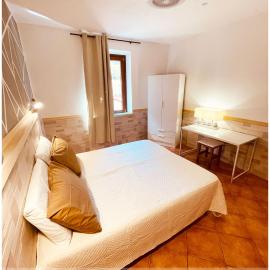 Zephiro Guest House, hotel in La Maddalena
