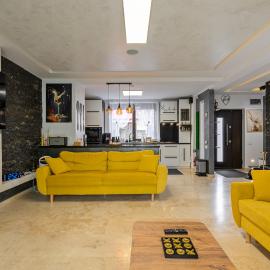 CosTan Home s Luxury House with Parking, hotel a Bragadiru