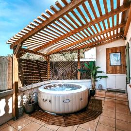Au coeur des oliviers avec son jacuzzi